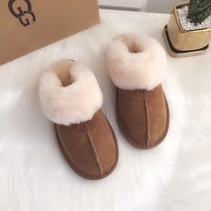 COPY - UGGS SLIPPERS